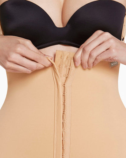Faja de compresión médica postquirúrgica beige con cierre frontal, cómoda y ajustable para uso diario
