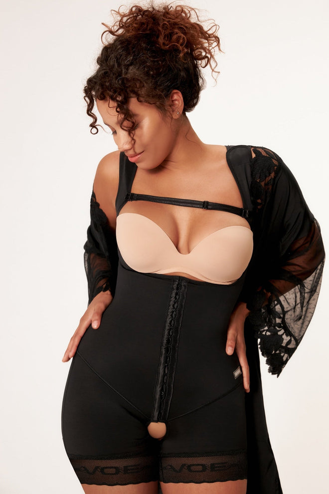 Faja moldeadora negra con sujetador beige, ropa de compresión postquirúrgica y diaria, cómoda y segura
